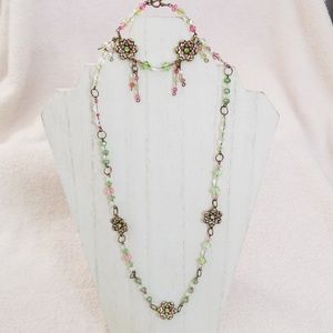 Vintage looking jewelry set in pink, green and whi